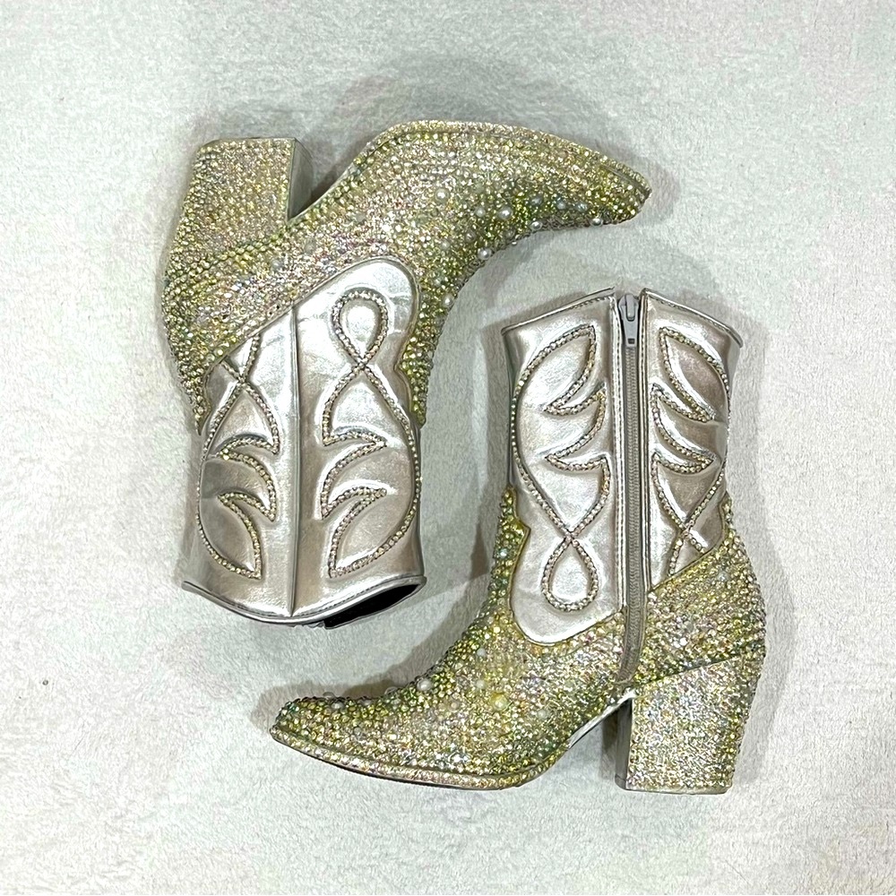 Silver Cowboy Boots Embellished in Iridescent Rhinestones & Pearls Size 8 - Picture 7 of 16